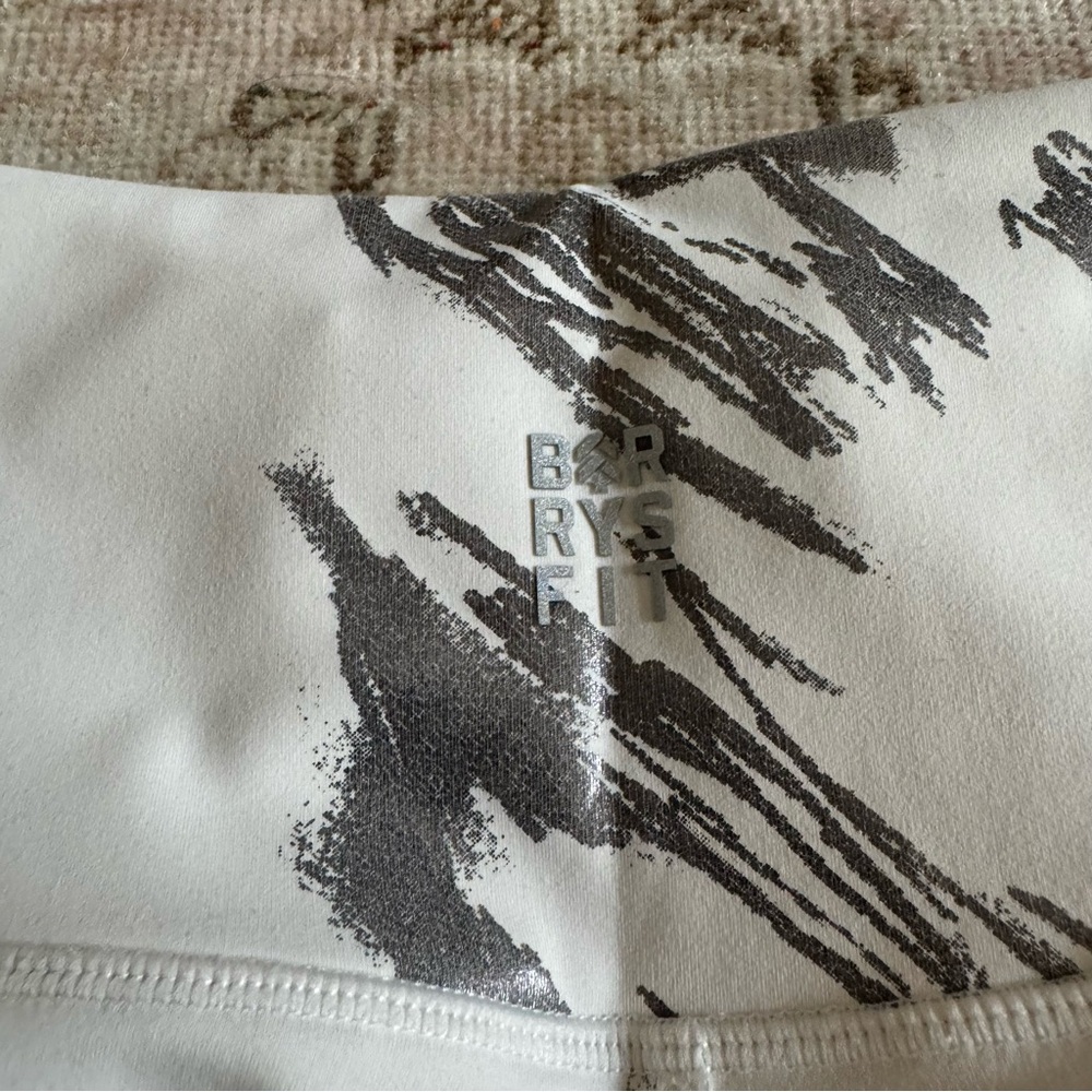Worn once! BARRY'S FIT winter white & silver metallic high waisted 7/8 leggings - Picture 10 of 10